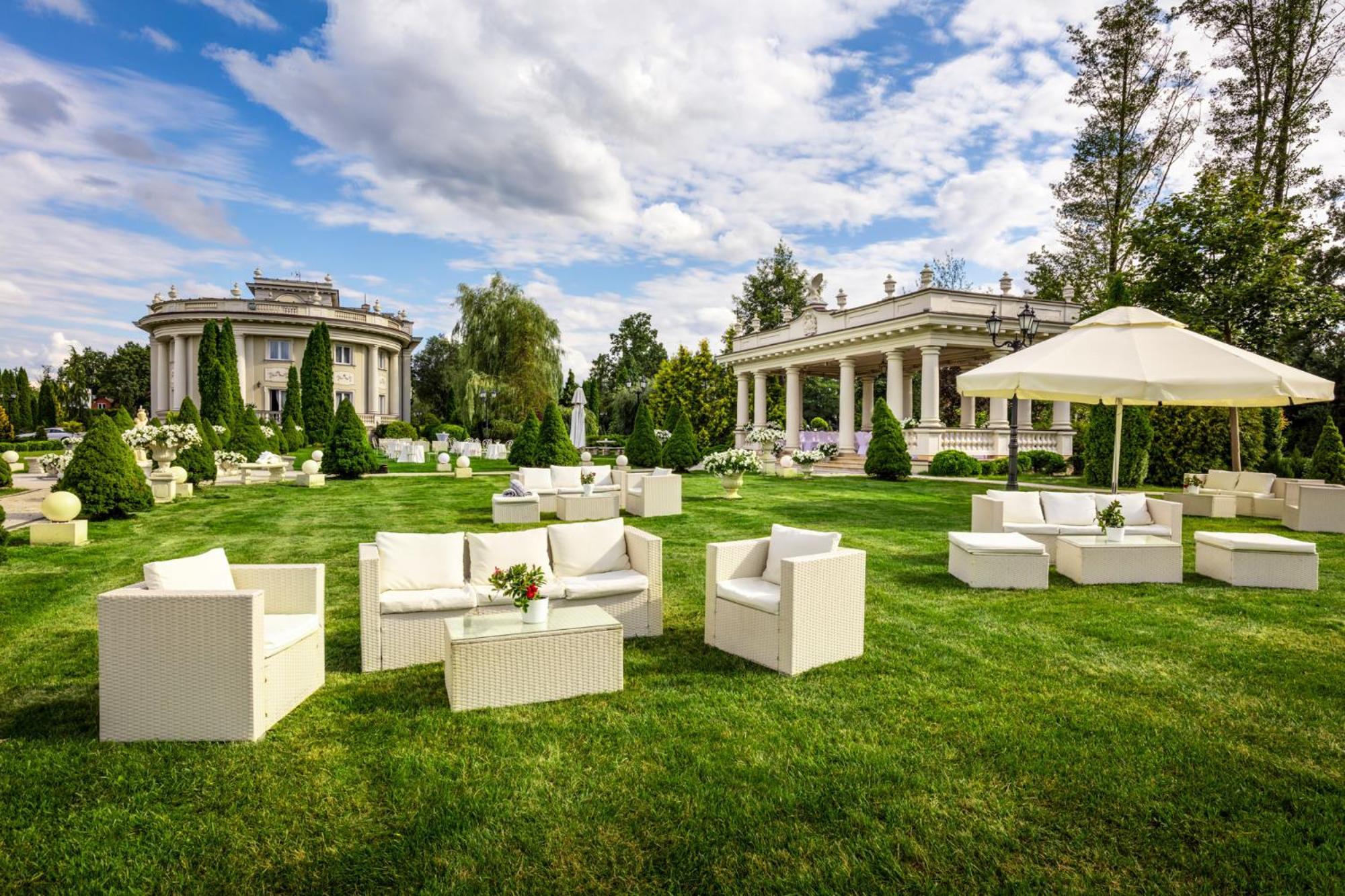 Palacyk Otrebusy Business & Spa Dış mekan fotoğraf