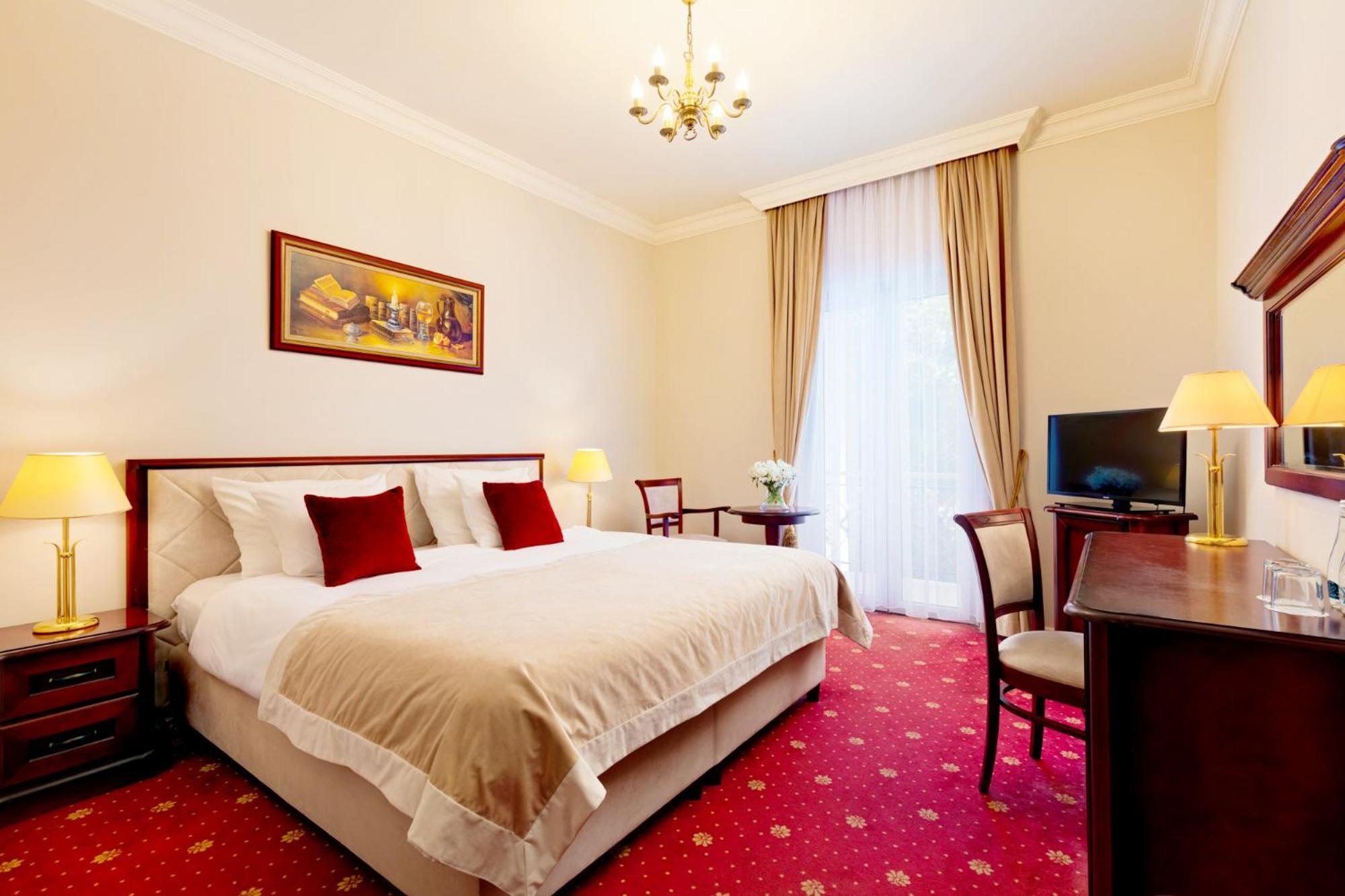 Palacyk Otrebusy Business & Spa Dış mekan fotoğraf