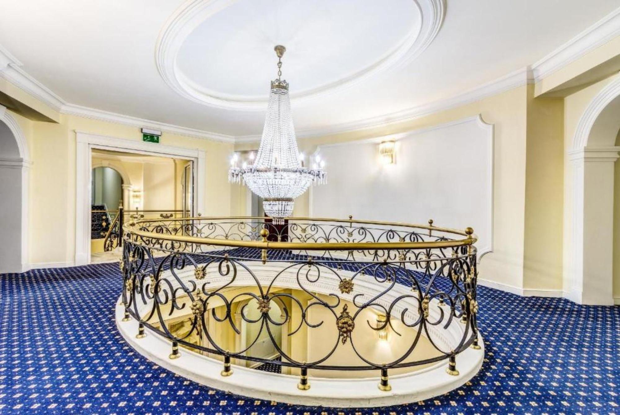Palacyk Otrebusy Business & Spa Dış mekan fotoğraf