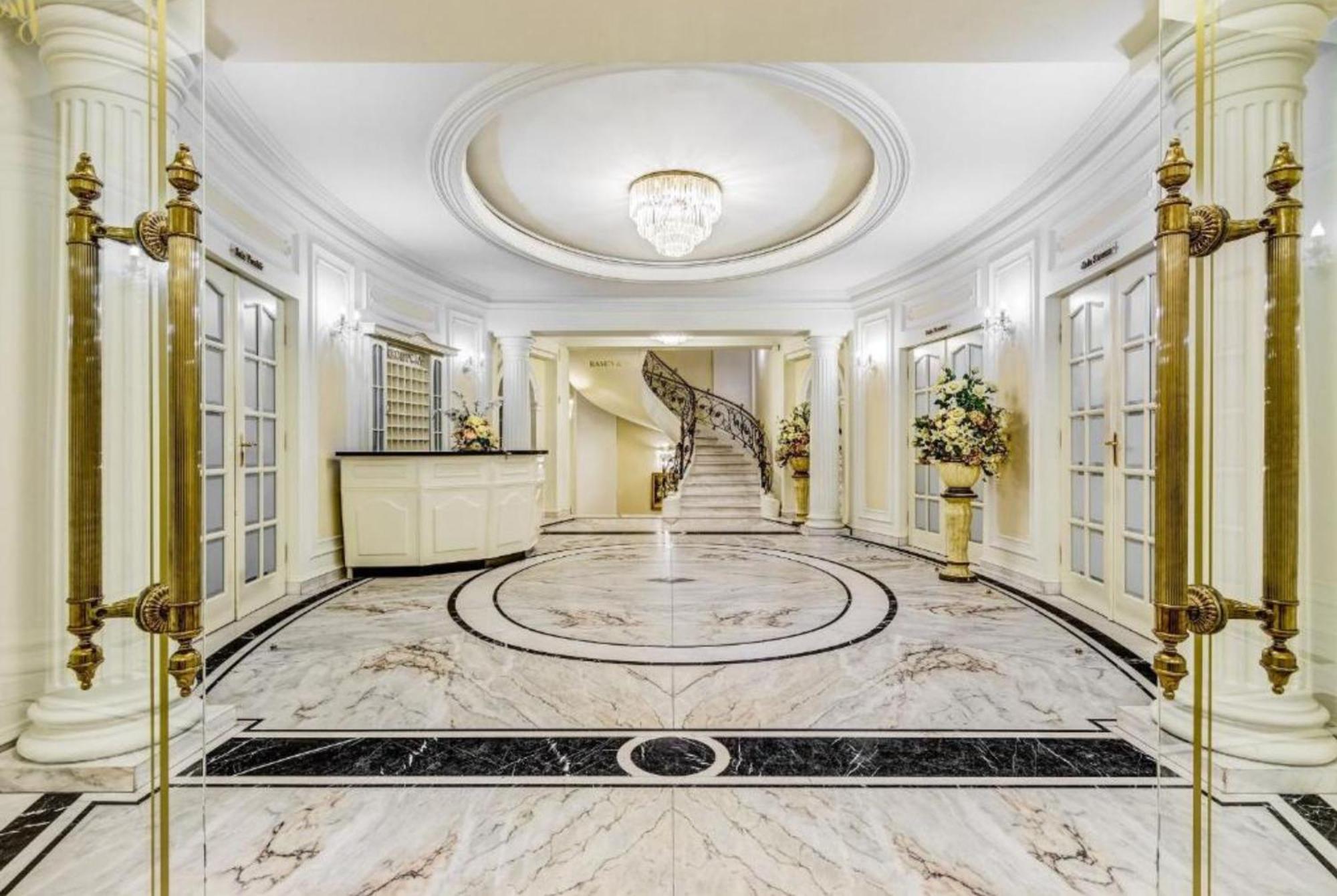 Palacyk Otrebusy Business & Spa Dış mekan fotoğraf