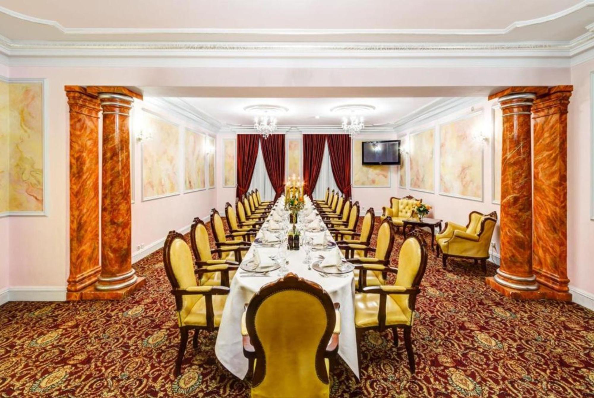 Palacyk Otrebusy Business & Spa Dış mekan fotoğraf