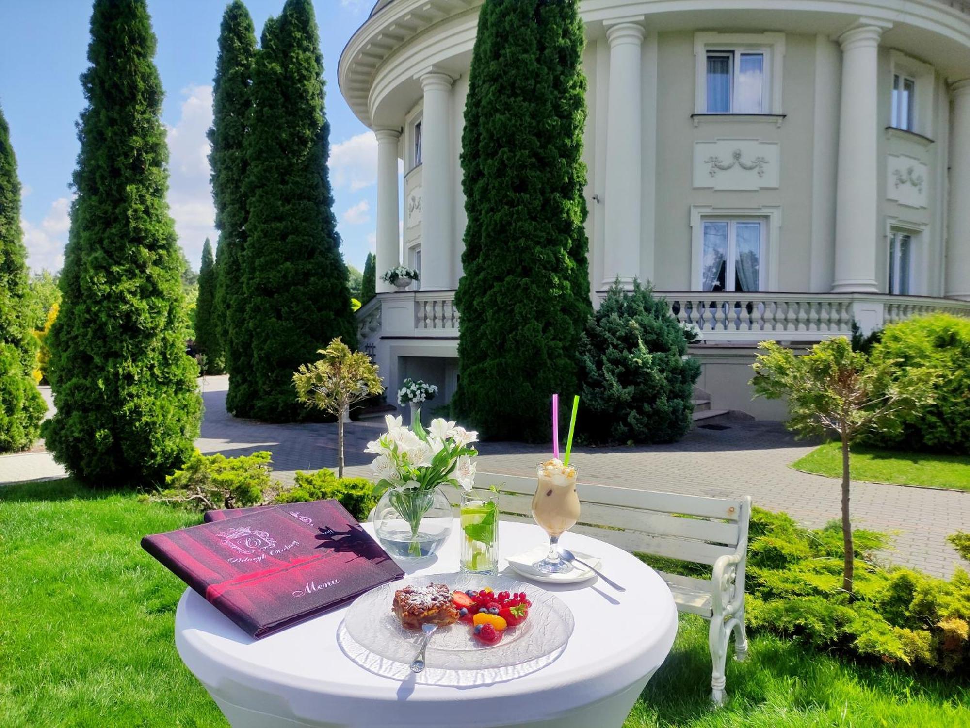Palacyk Otrebusy Business & Spa Dış mekan fotoğraf