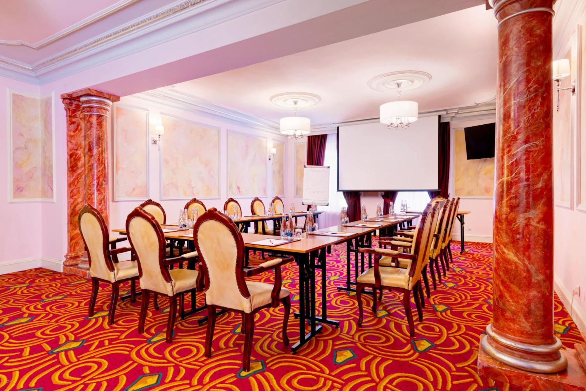 Palacyk Otrebusy Business & Spa Dış mekan fotoğraf