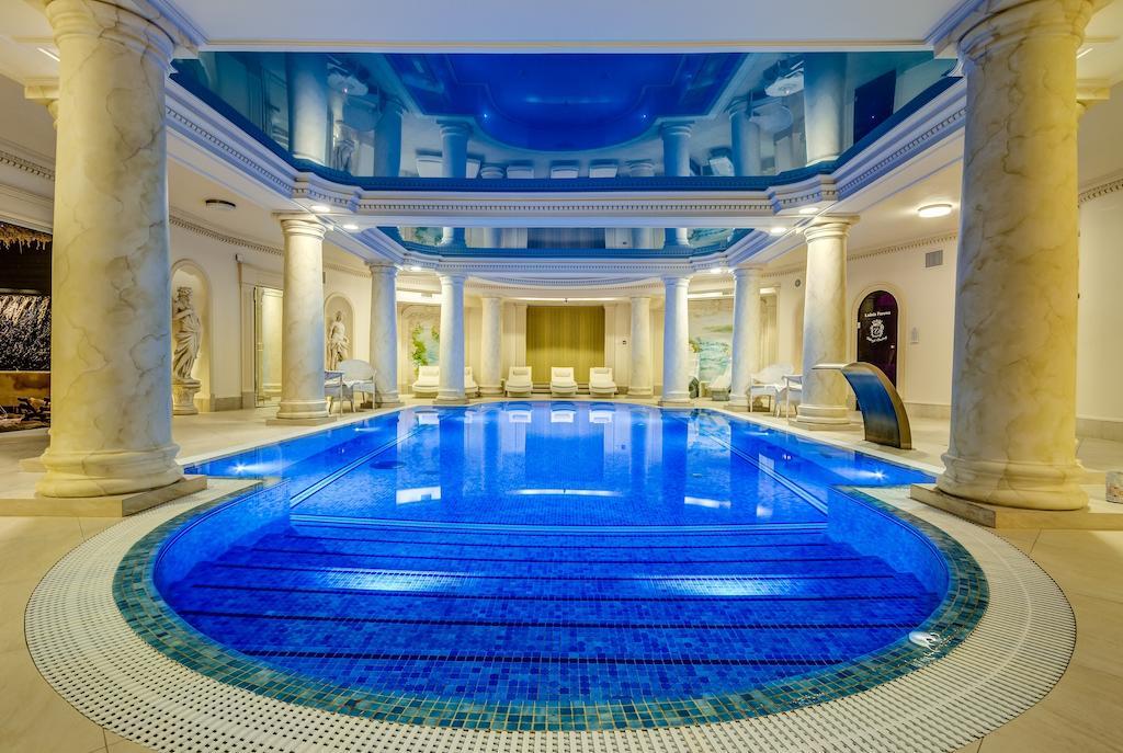 Palacyk Otrebusy Business & Spa Dış mekan fotoğraf